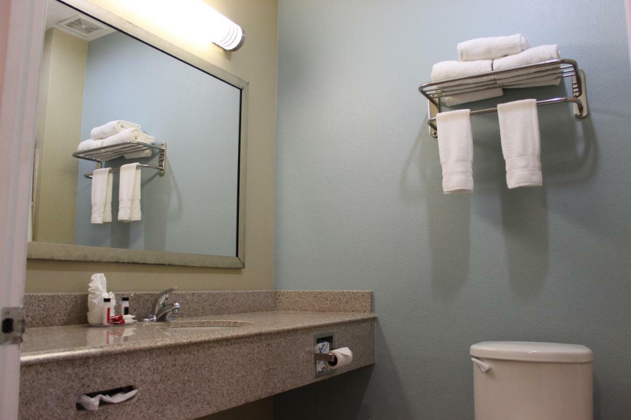 Horizon Inn & Suites Pearsall Exterior photo