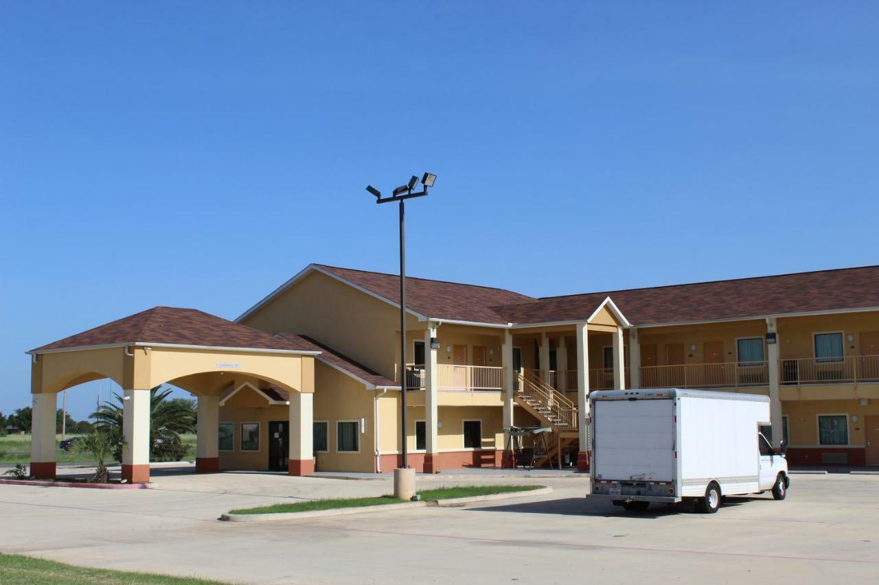 Horizon Inn & Suites Pearsall Exterior photo