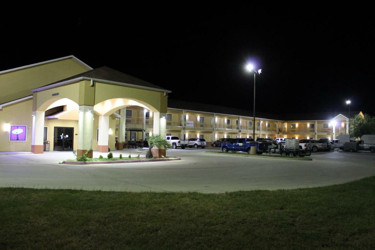 Horizon Inn & Suites Pearsall Exterior photo