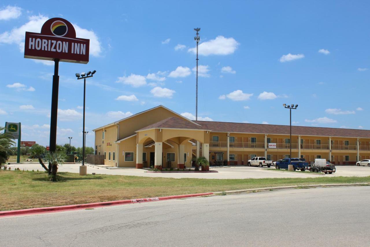 Horizon Inn & Suites Pearsall Exterior photo